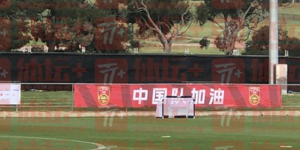 半岛体育-中国女足进入世界杯节奏 孙雯亲自挂上助威横幅