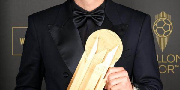 半岛体育官网-【早报】众望所归！梅西揽得个人第8座金球！