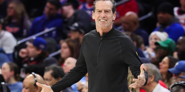 半岛体育在线-领先3分该不该犯规？骑士主帅赌输了 詹金斯3罚全中神剧情引热议