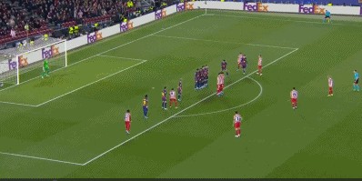 半岛体育在线-巴埃纳：昨天训练我们专门练了任意球，小蜘蛛当时一个都没进