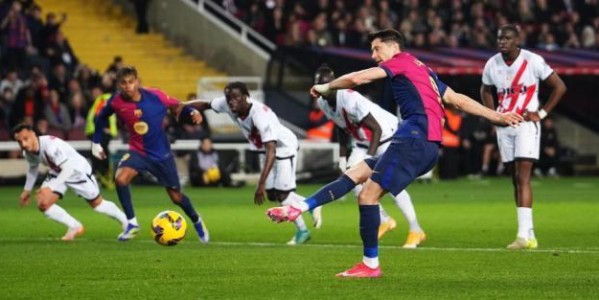 半岛体育-西甲裁判战争，巴萨受益登顶？