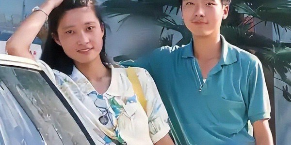 半岛体育在线-“央视一哥”康辉：丁克一辈子，却在四十六岁的一通电话让他后悔