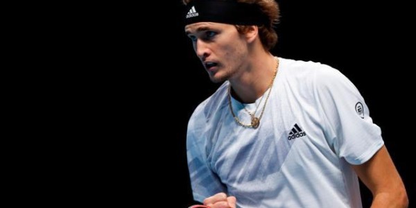 半岛体育在线-兹维列夫艰难迎来新赛季开门红 下轮将迎战德约