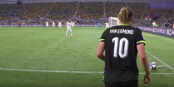 半岛体育APP-0-4！伊朗女足无心恋战，被淘汰出局，全场18%控球率，仅1脚打门