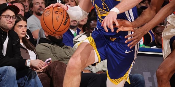 半岛体育官网-5连败！勇士惨遭21分逆转，库里缺阵布伦森轰30+9，西部格局大变