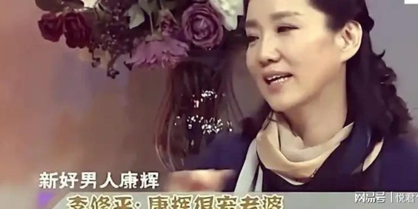 半岛体育在线-“央视一哥”康辉：丁克一辈子，却在四十六岁的一通电话让他后悔