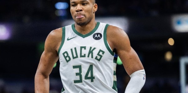 半岛体育-三方交易方案出炉：字母哥+格兰特赴尼克斯，布里奇斯转投开拓者