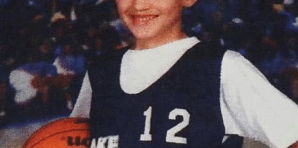 半岛体育APP-NBA球星童年照：库里变化最大，认出5个才算得上老球迷|斯蒂芬·库里|詹姆斯|德维恩·韦德|保罗·皮尔斯|保罗-皮尔斯_新浪体育_新浪新闻