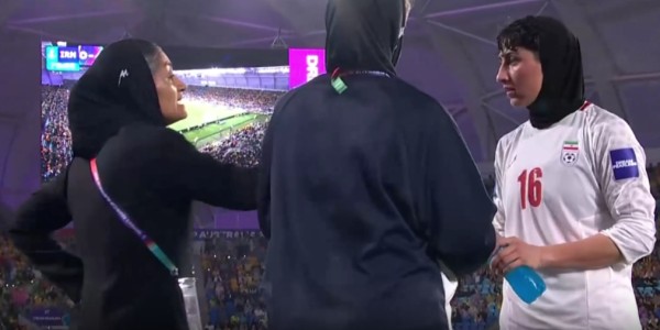 半岛体育APP-0-4！伊朗女足无心恋战，被淘汰出局，全场18%控球率，仅1脚打门