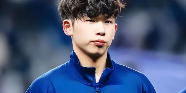 半岛体育APP-成都蓉城中锋位置首次坐拥五大强援，两人有望踢主力，值得期待