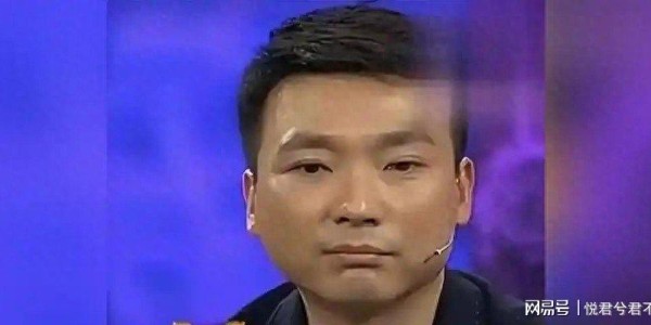 半岛体育在线-“央视一哥”康辉：丁克一辈子，却在四十六岁的一通电话让他后悔